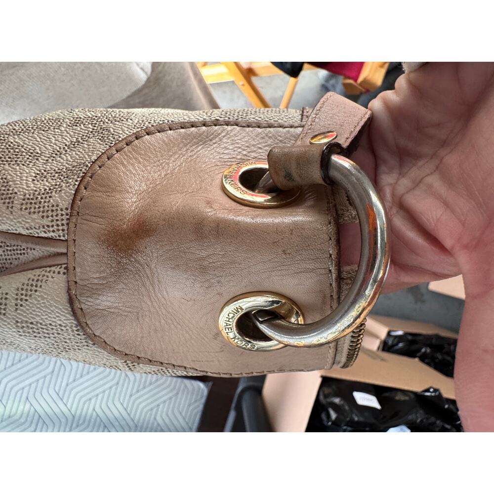 Michael Kors Monogram Hobo Tan White - Picture 9 of 11